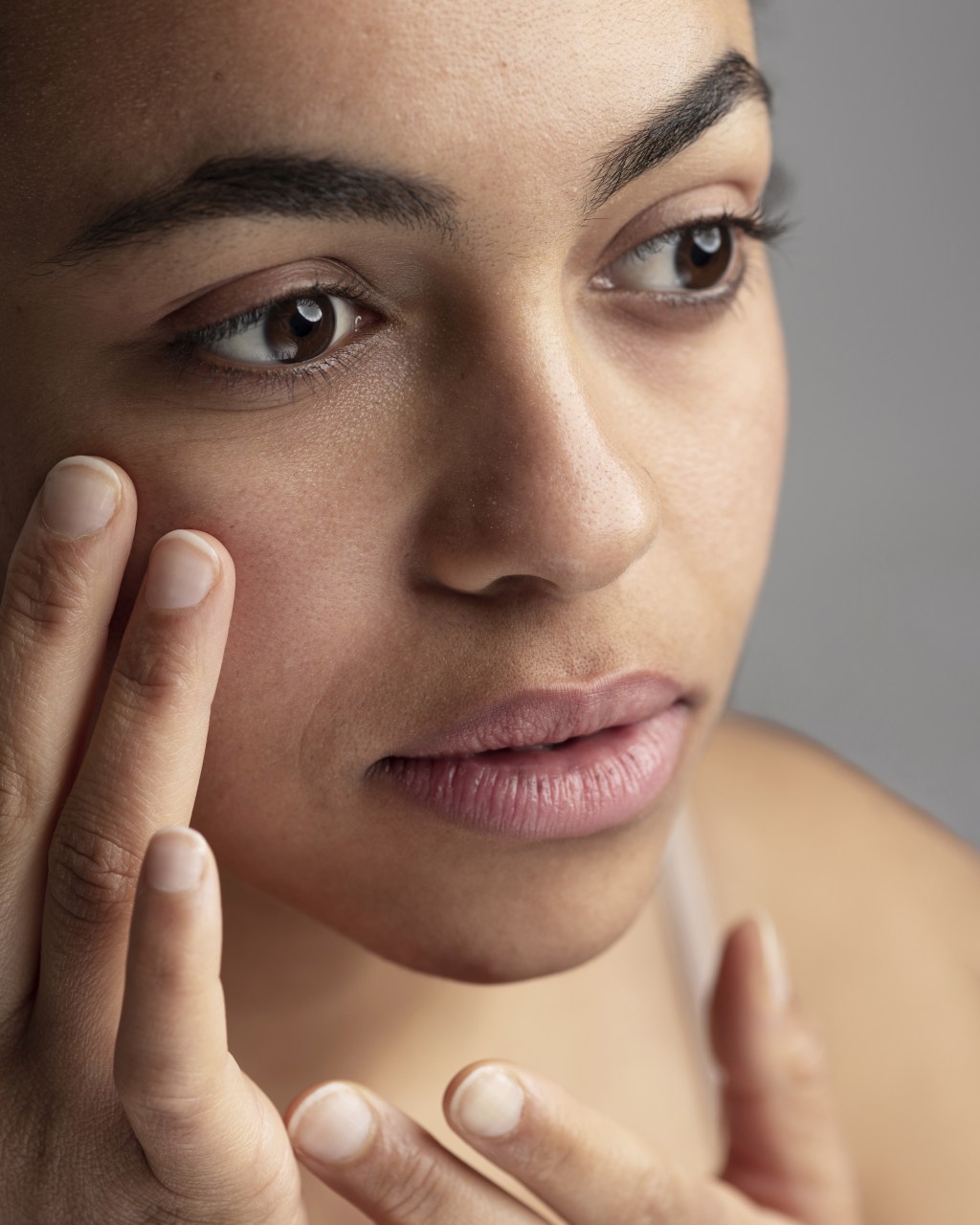 Pele opaca e sem viço: causas, soluções e como recuperar a luminosidade&nbsp;natural
